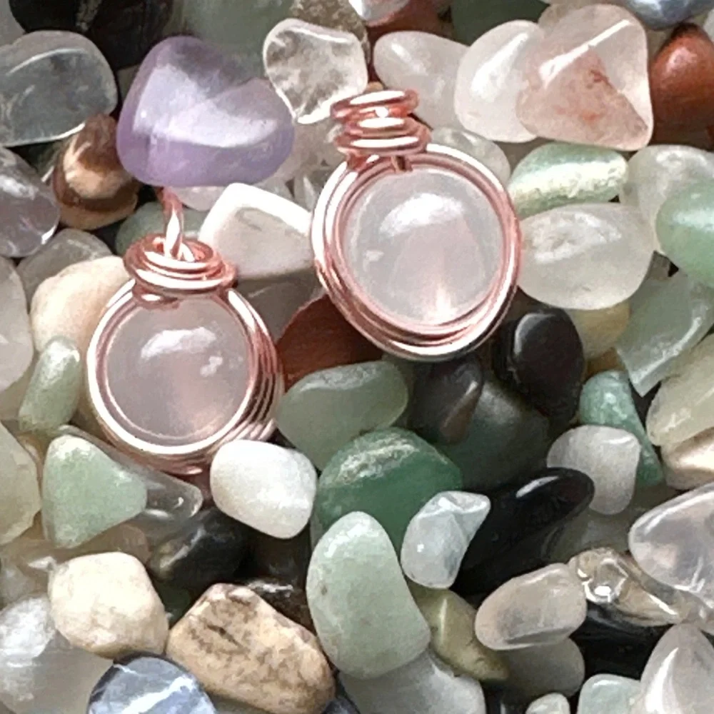Selenite round halo stud earrings in rose gold/rose gold selenite dainty studs - Picture 1 of 5